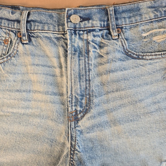American Eagle Strigid High Rise Distressed Denim Shorts Light Wash Blue Size 6 - Picture 3 of 16